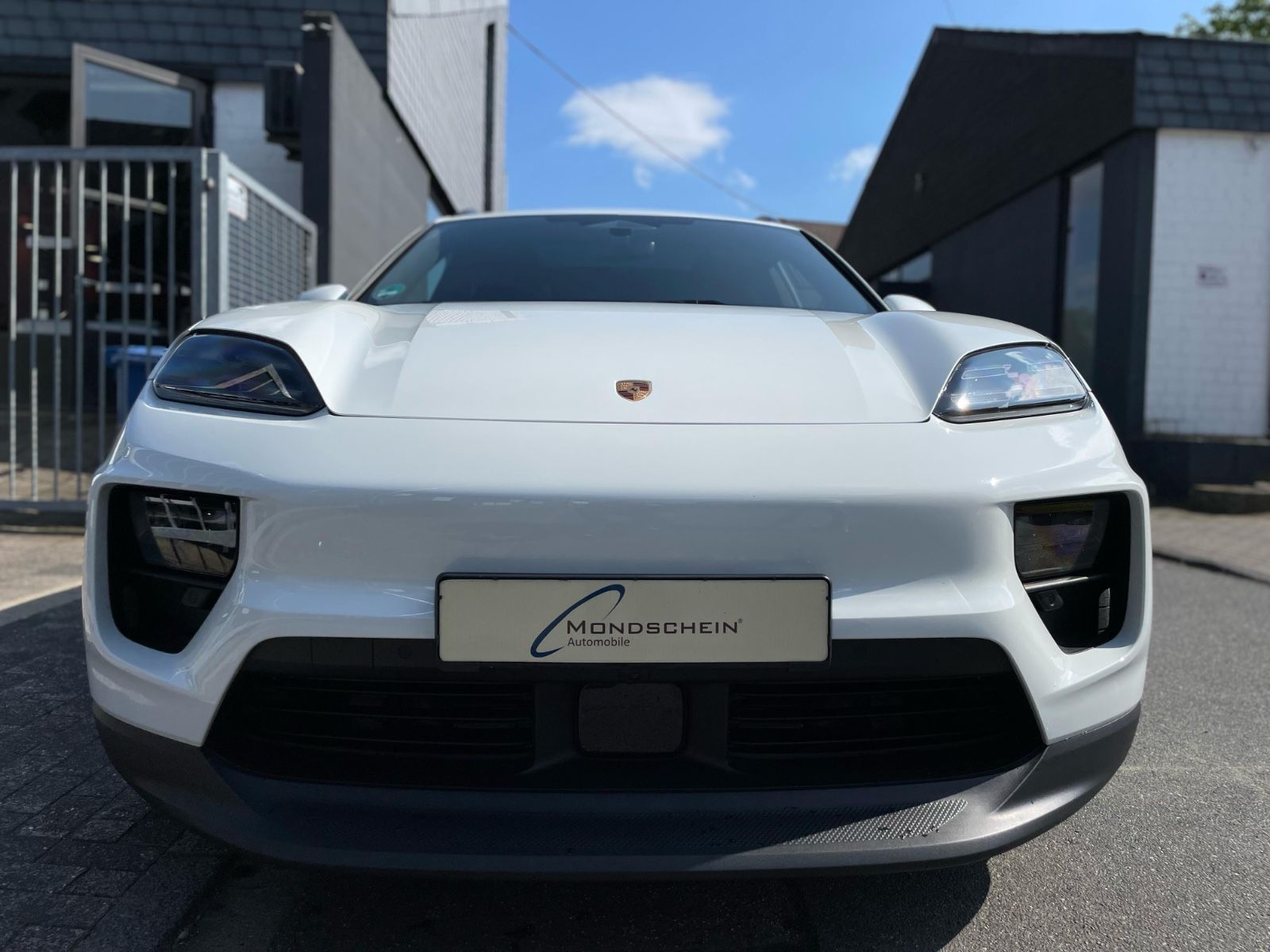 Porsche Macan 4 - Samsaru's Car Outlet