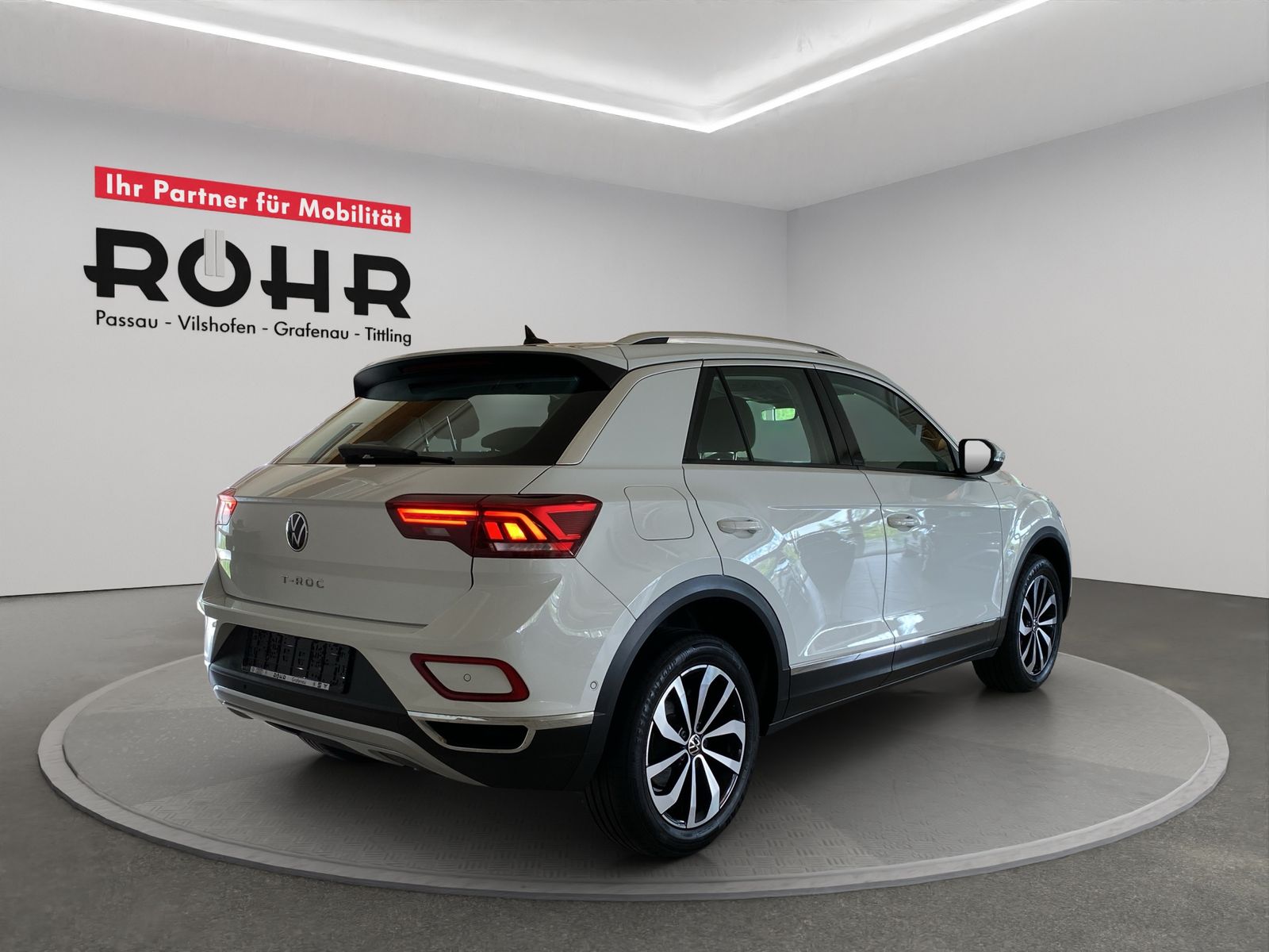 Volkswagen T-ROC 1.5 TSI - Samsaru's Car Outlet