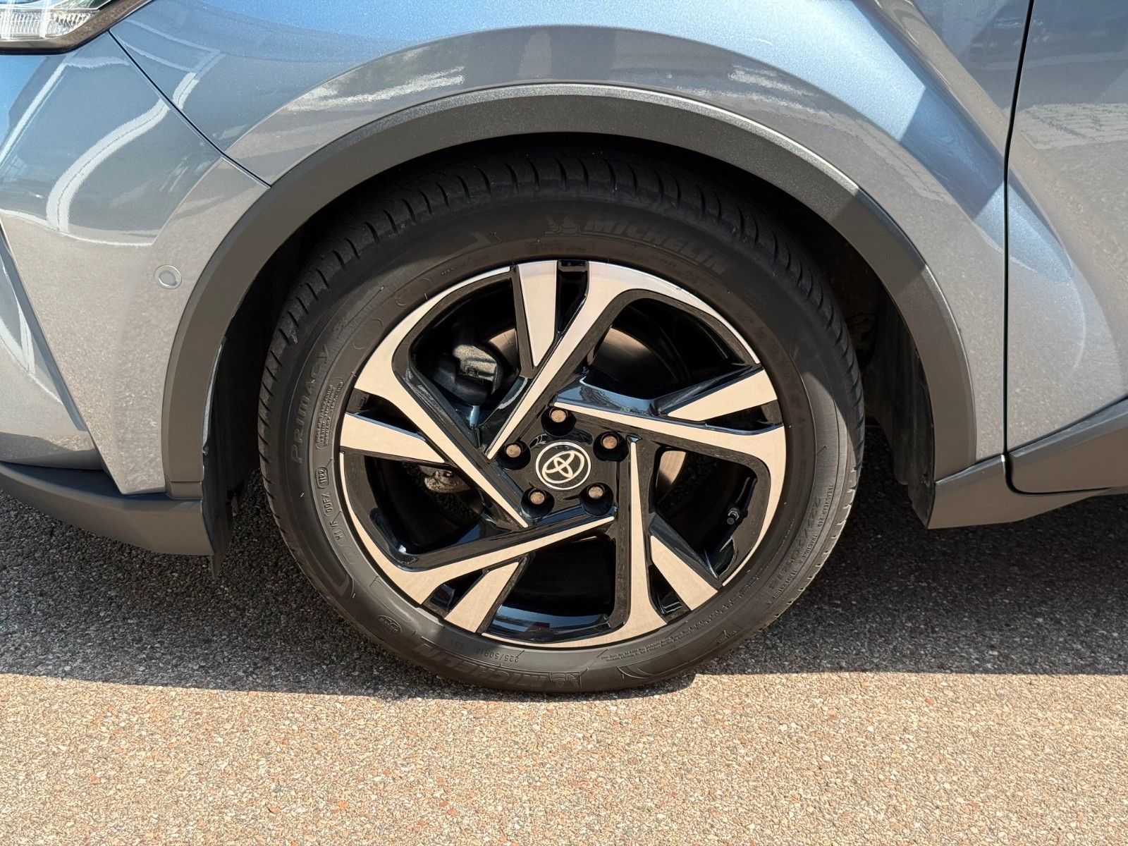 Toyota C-HR Team D 1.8l-Hybrid - Samsaru's Car Outlet