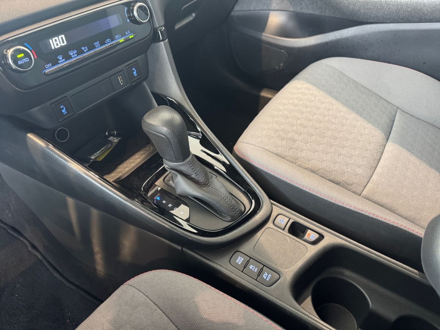 Toyota Yaris Hybrid 1.5 Tokyo Spirit *LED*CarPlay*RCam*