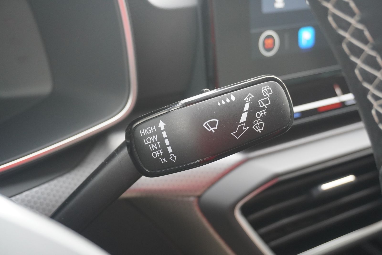 Seat Leon ST 2.0 TDI DSG LED Navi ACC DAB AHK Kamera