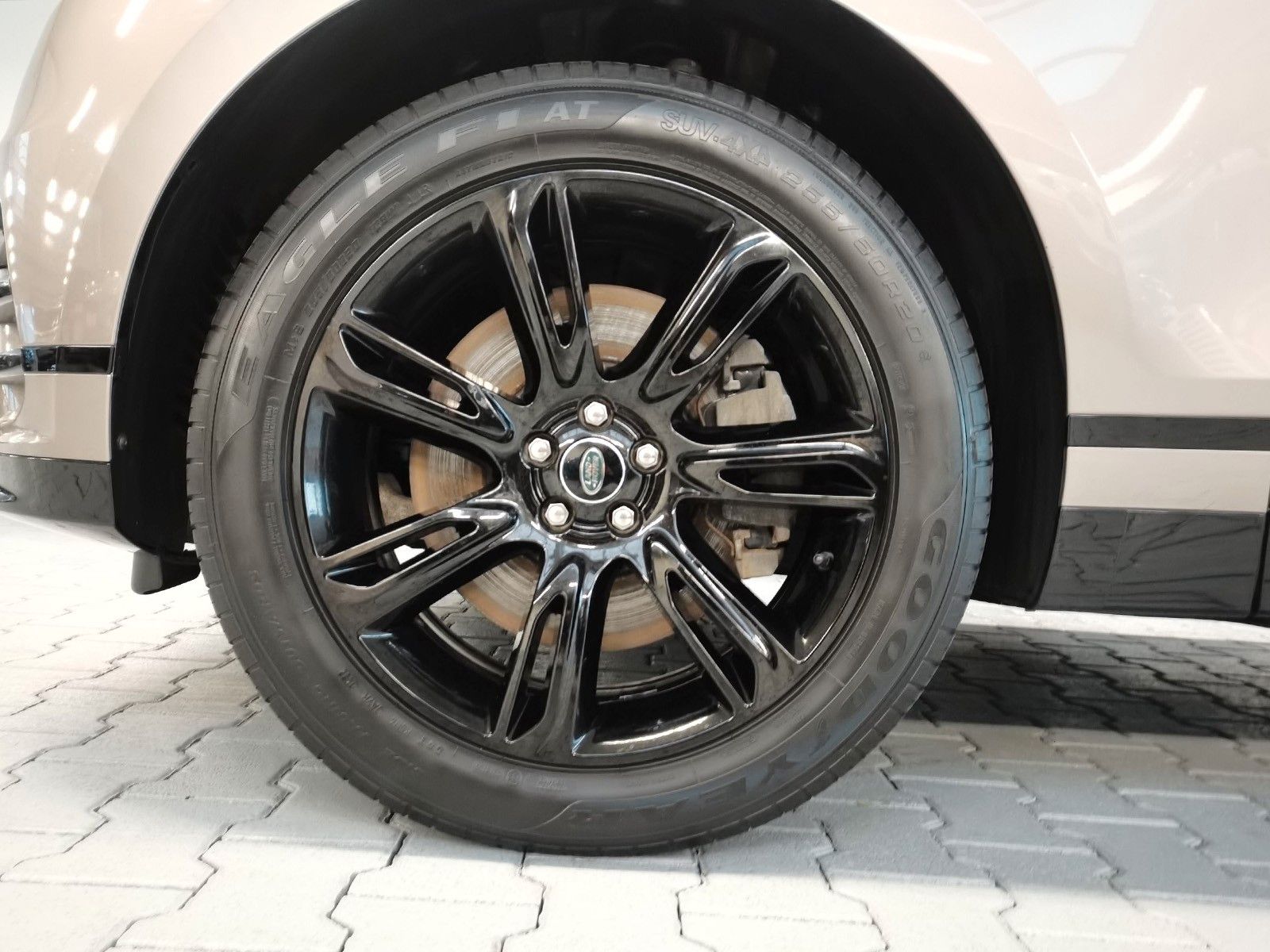 Range Rover Velar D300 R-Dynamic SE - Samsaru's Car Outlet