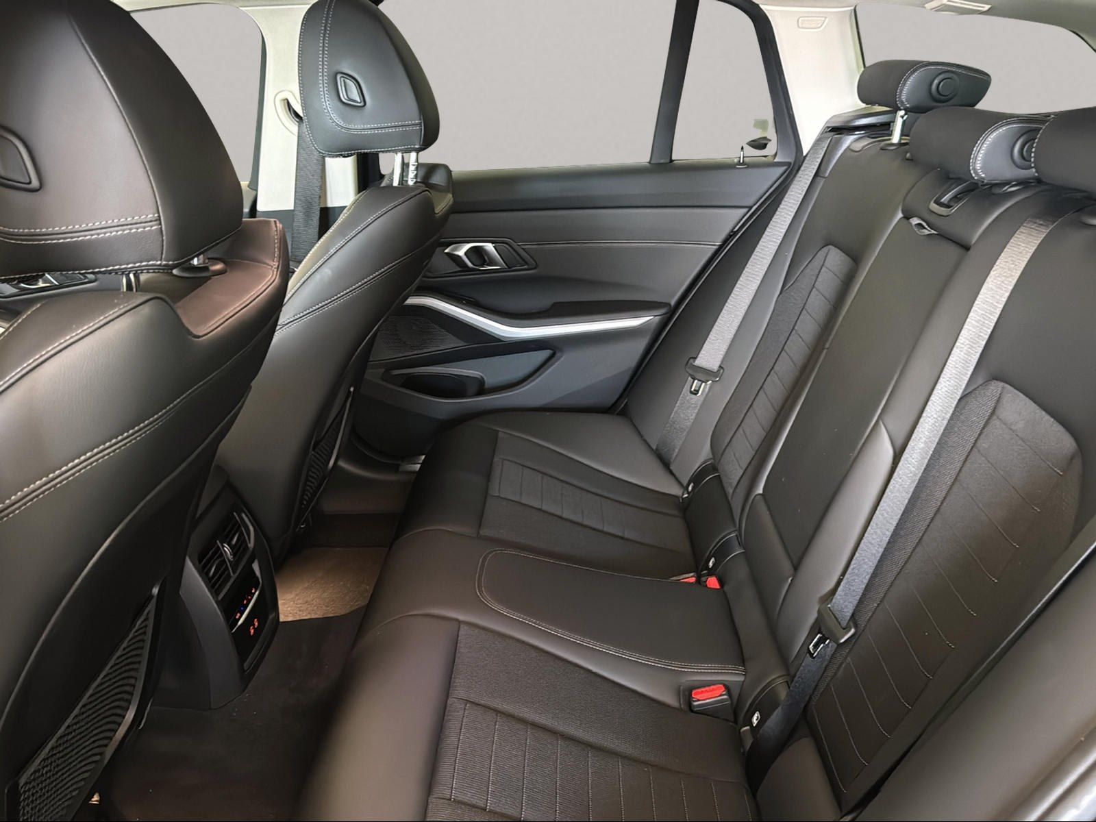 BMW 320e Touring - Samsaru's Car Outlet