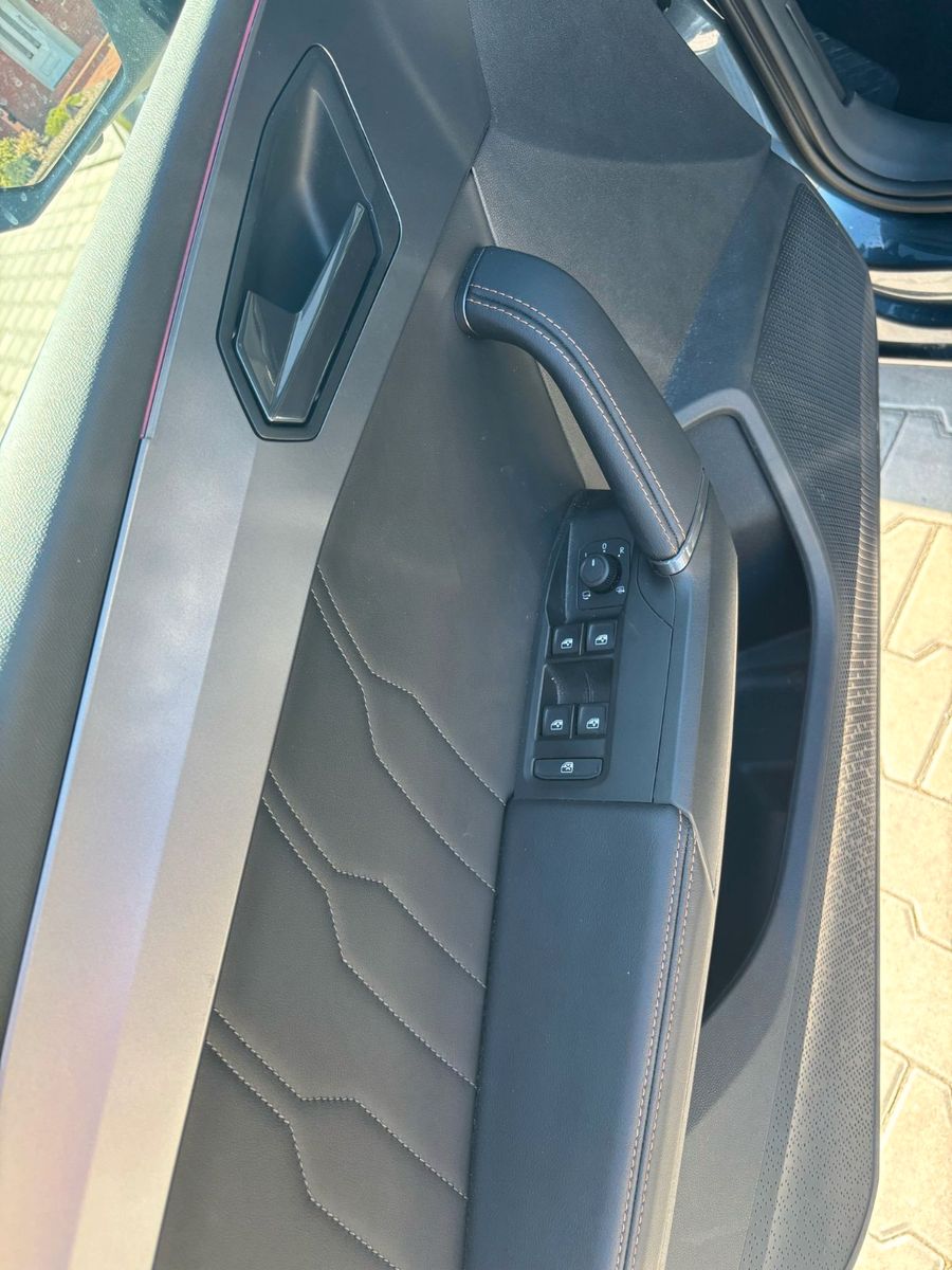 Cupra Leon Sportstourer - Samsaru's Car Outlet