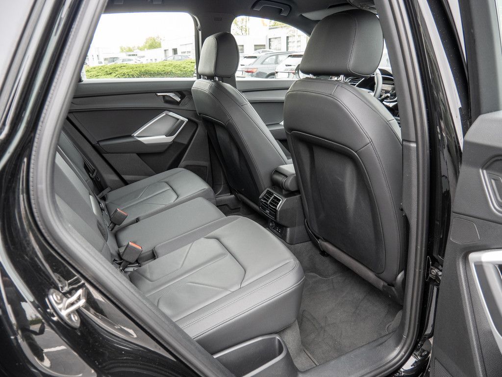 Audi Q3 40 TFSI quattro advanced - Samsaru's Car Outlet