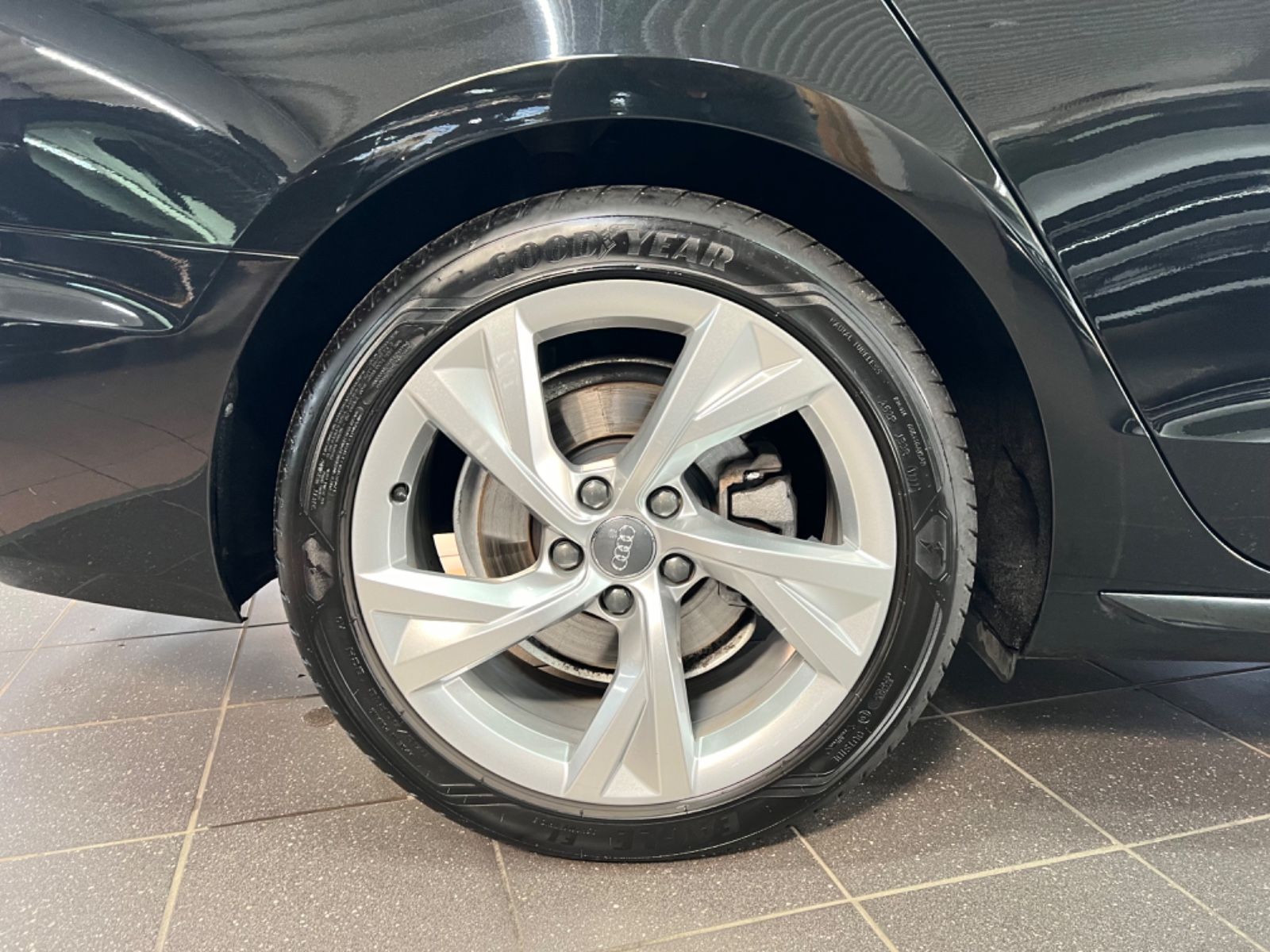 Audi A4 Avant 35 TDI S line - Samsaru's Car Outlet