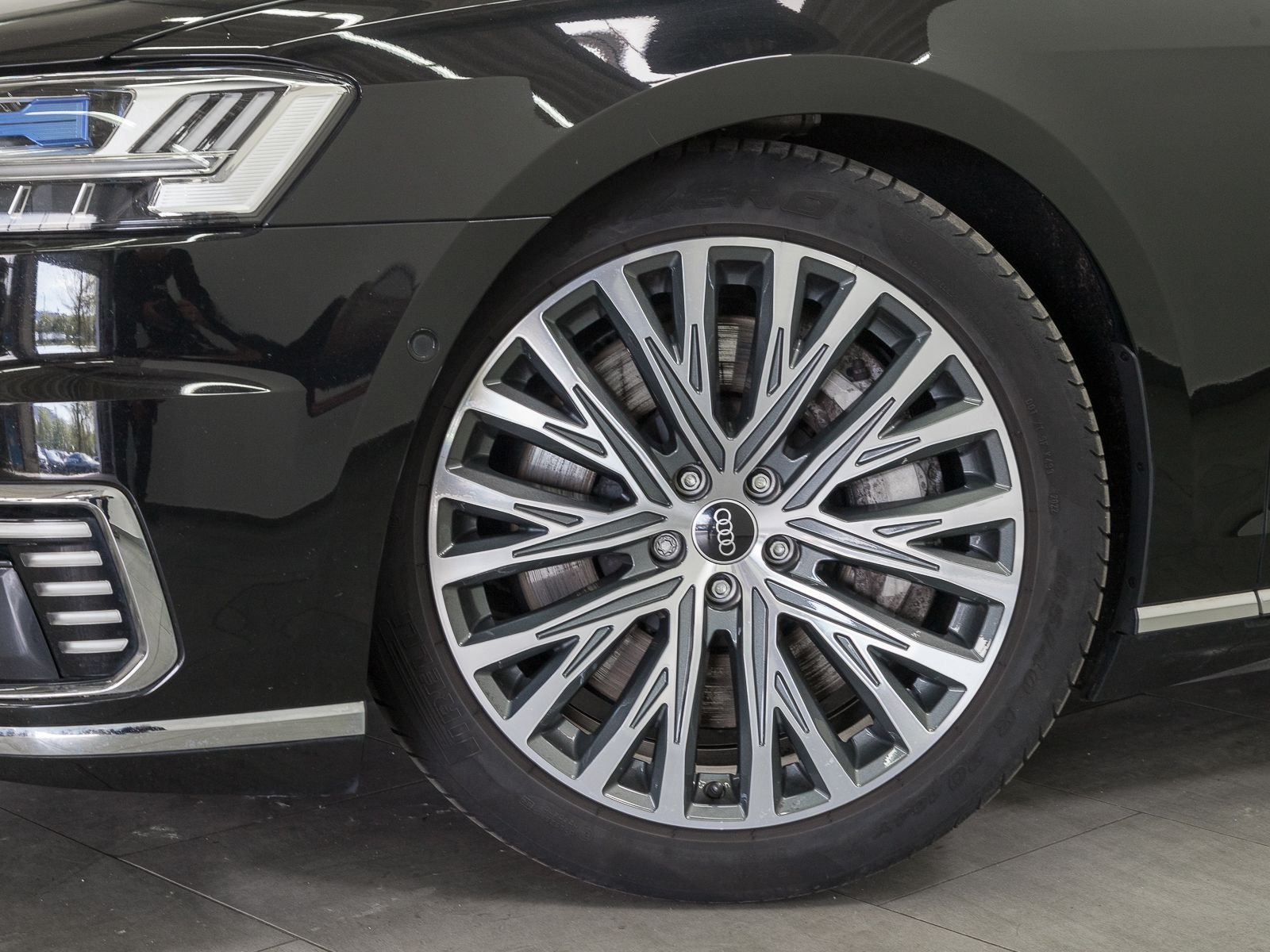 Audi A8 60 TFSIe Q LM20 - Samsaru's Car Outlet