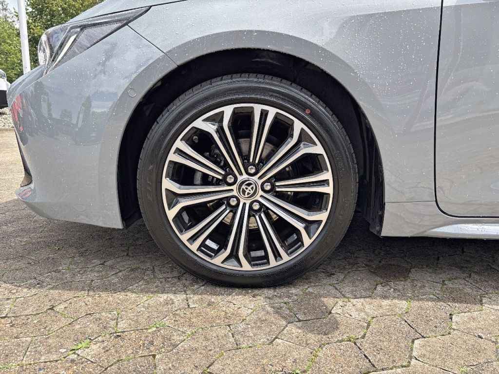 Toyota Corolla 1.8 Hybrid - Samsaru's Car Outlet