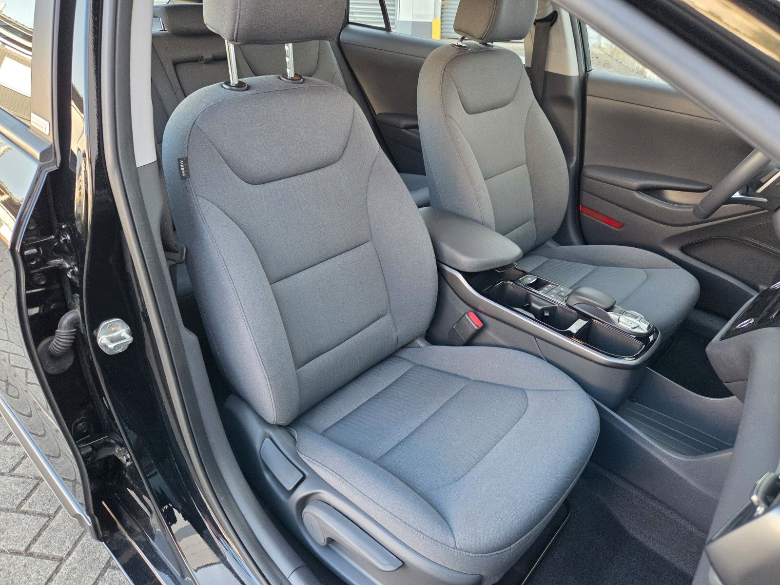 Hyundai IONIQ Elektro - Samsaru's Car Outlet