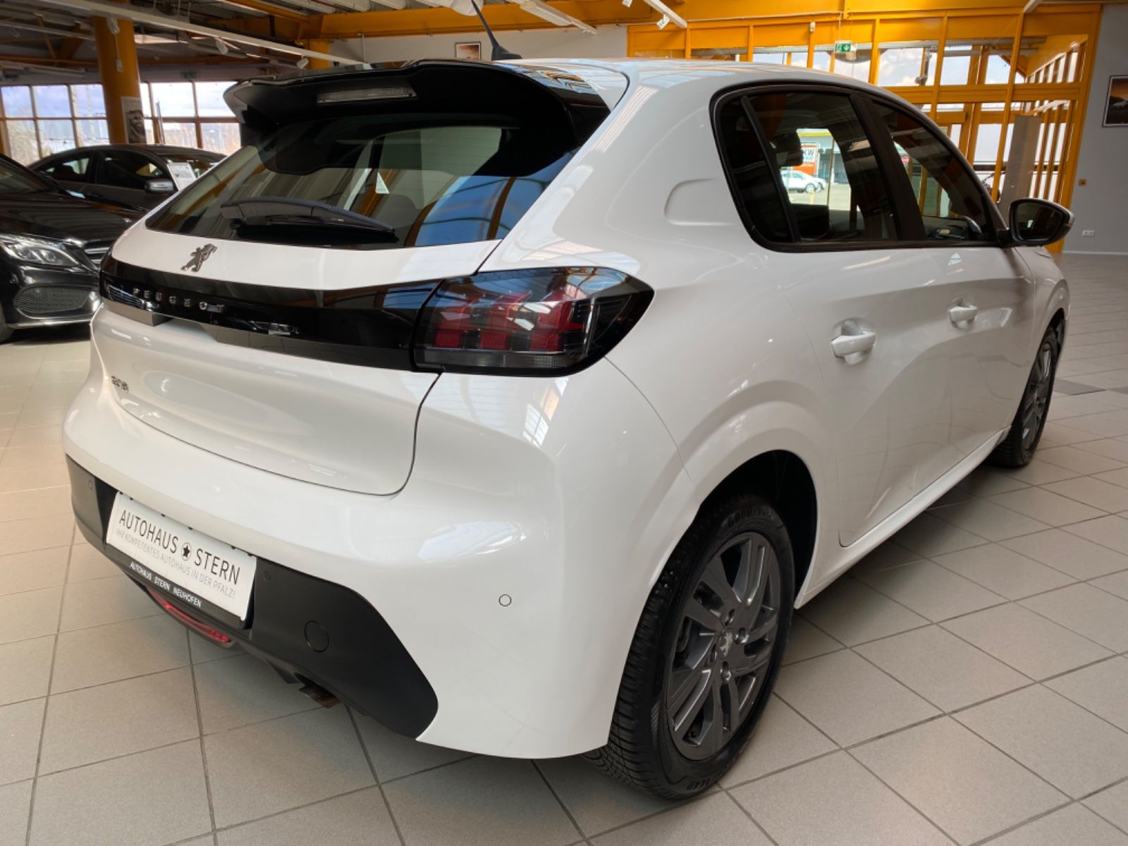 Peugeot 208 Active Pack - Samsaru's Car Outlet