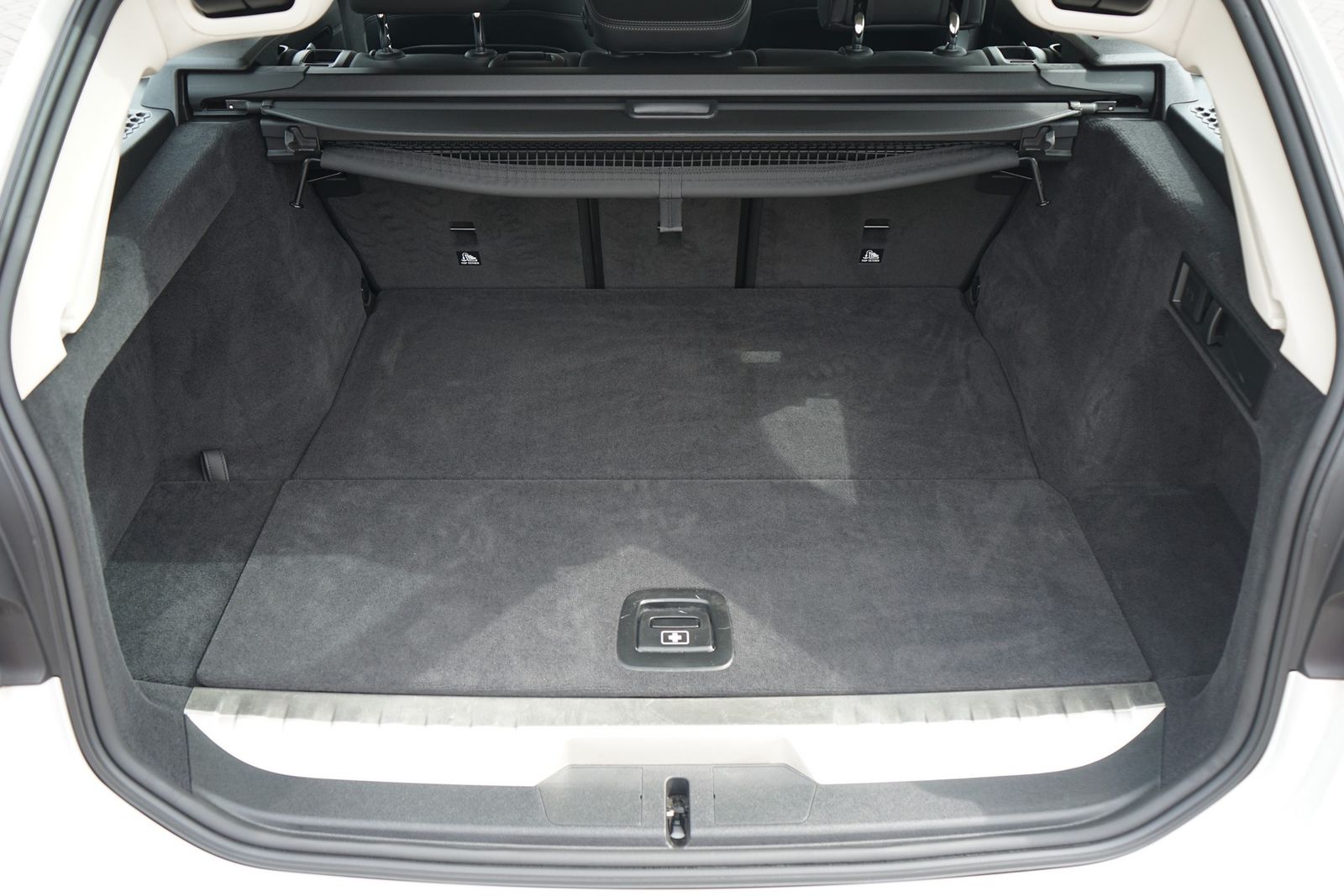 BMW 320e Touring xDrive Sport Line - Samsaru's Car Outlet