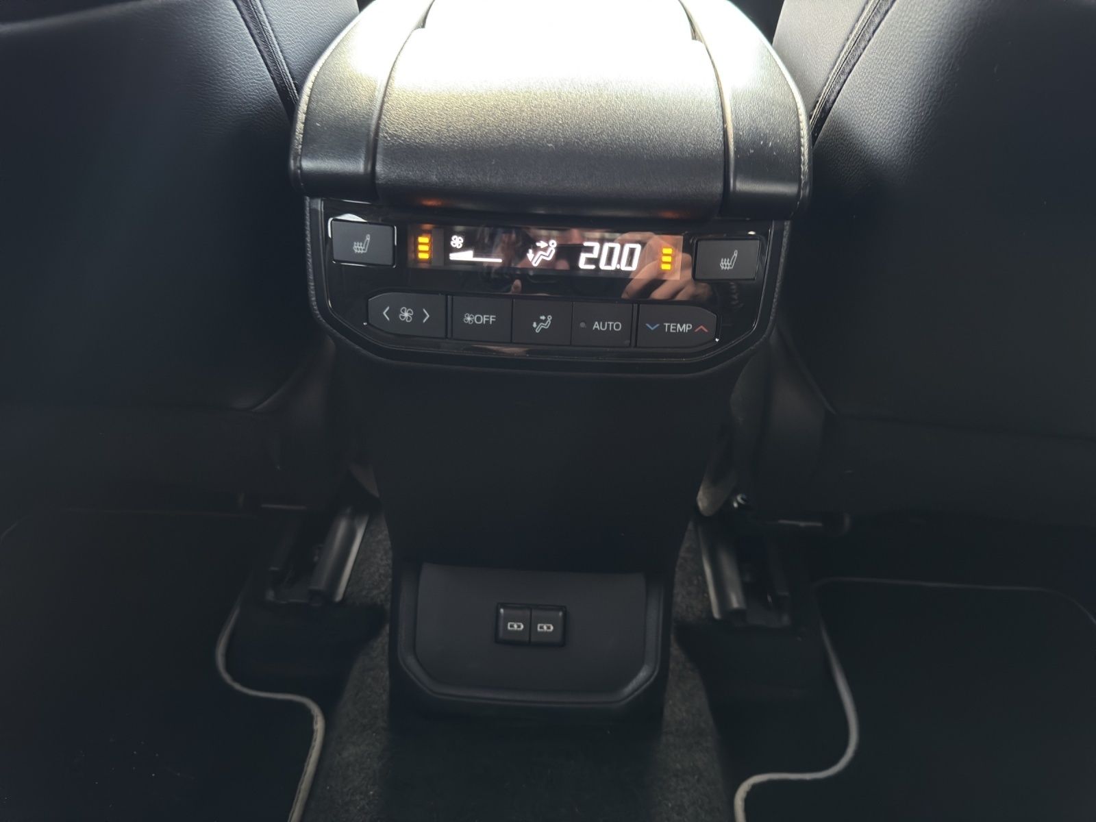 Toyota Highlander Hybrid Luxury 7 SITZER+AHK+LEDER+HuD