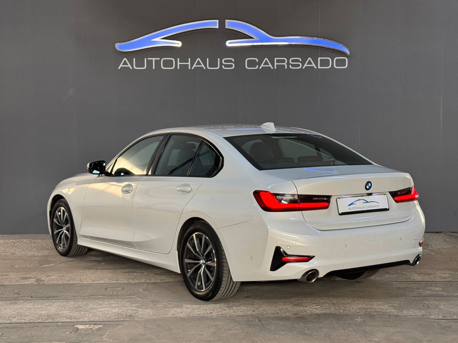 BMW 320i M-Sport - Samsaru's Car Outlet