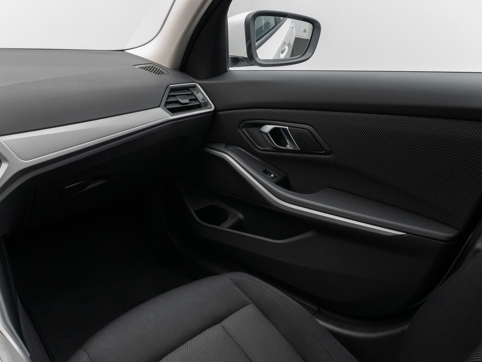 BMW 320e - Samsaru's Car Outlet