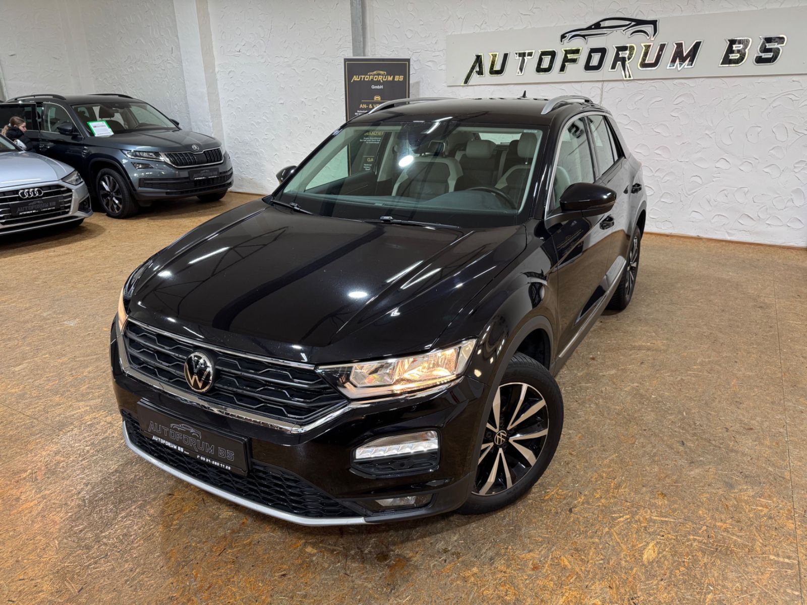 Volkswagen T-Roc Style 1.5 TSI - Samsaru's Car Outlet
