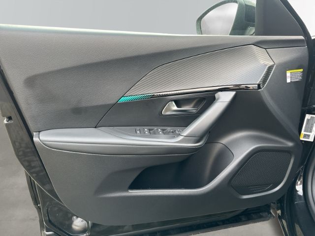 Peugeot 2008 e Allure - Samsaru's Car Outlet