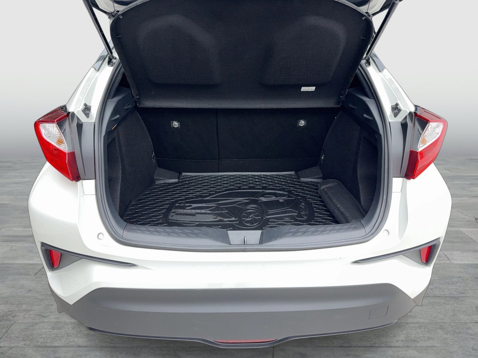 Toyota C-HR 1.8 Hybrid CVT FLOW - Samsaru's Car Outlet