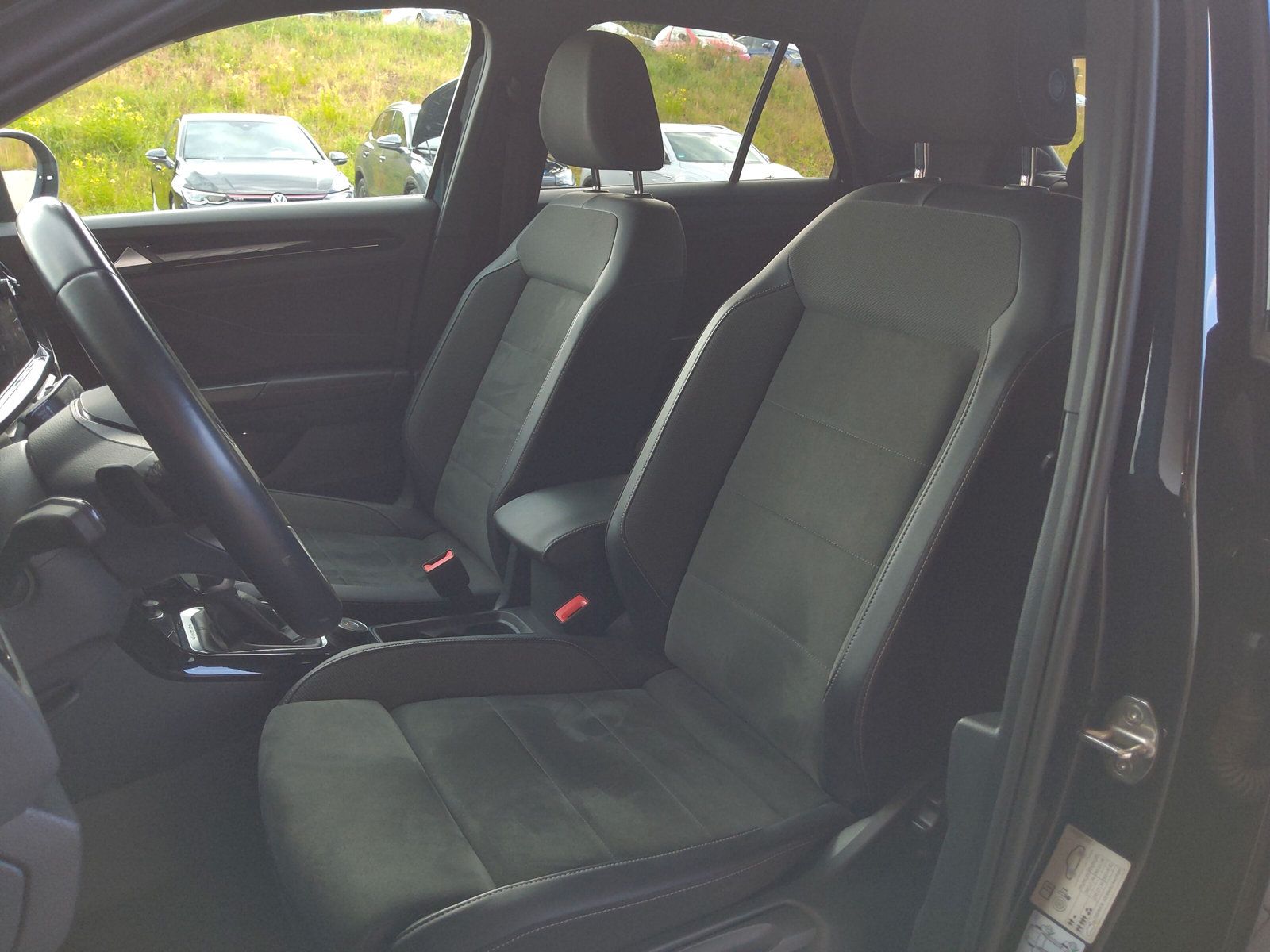 Volkswagen T-Roc R-Line 4Motion 2.0 TSI - Samsaru's Car Outlet