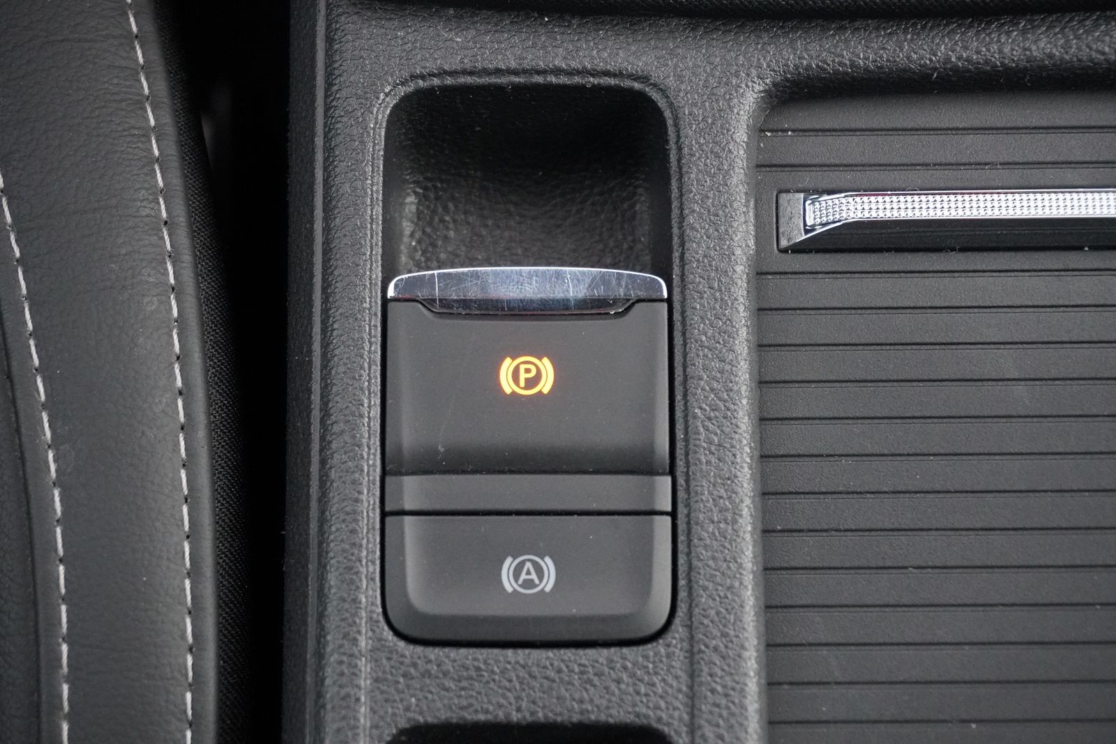 Skoda Octavia Combi 2.0 TDI Style - Samsaru's Car Outlet