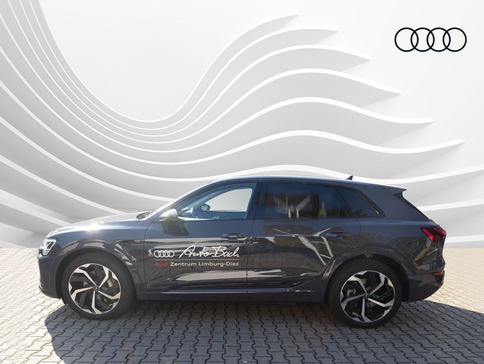Audi Q8 S line 50 e-tron qu. - Samsaru's Car Outlet