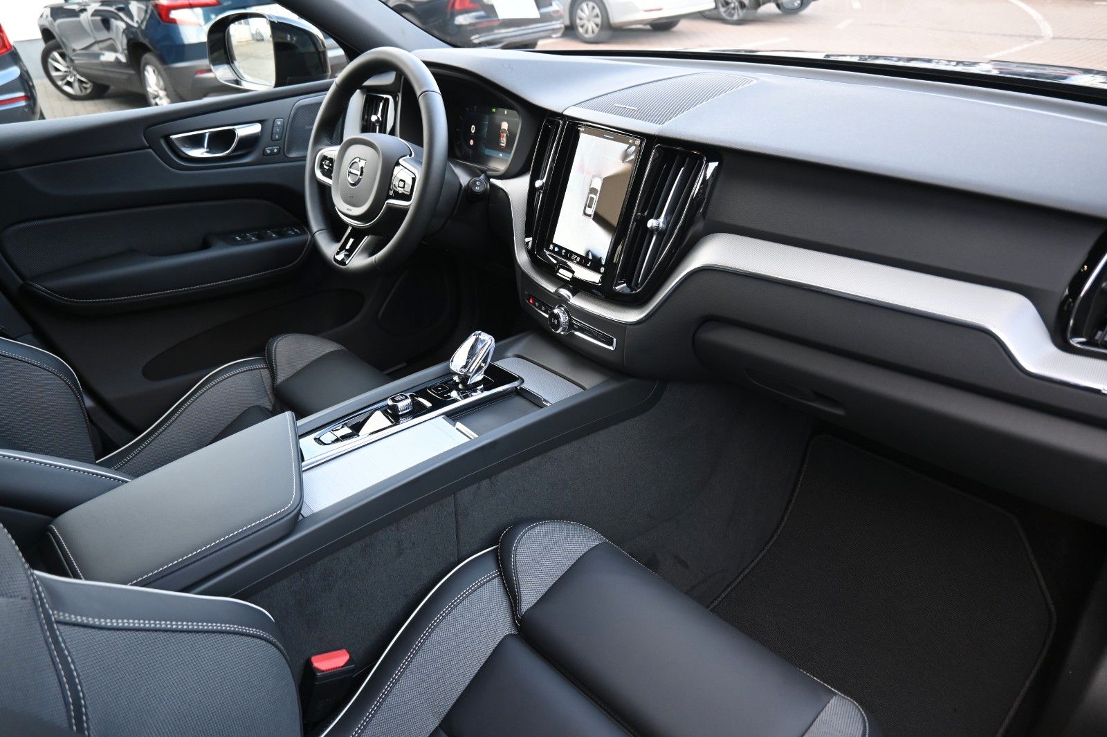 Volvo XC60 B5 AWD Plus Dark*FSHZG*360°*H&K*ACC*AHK