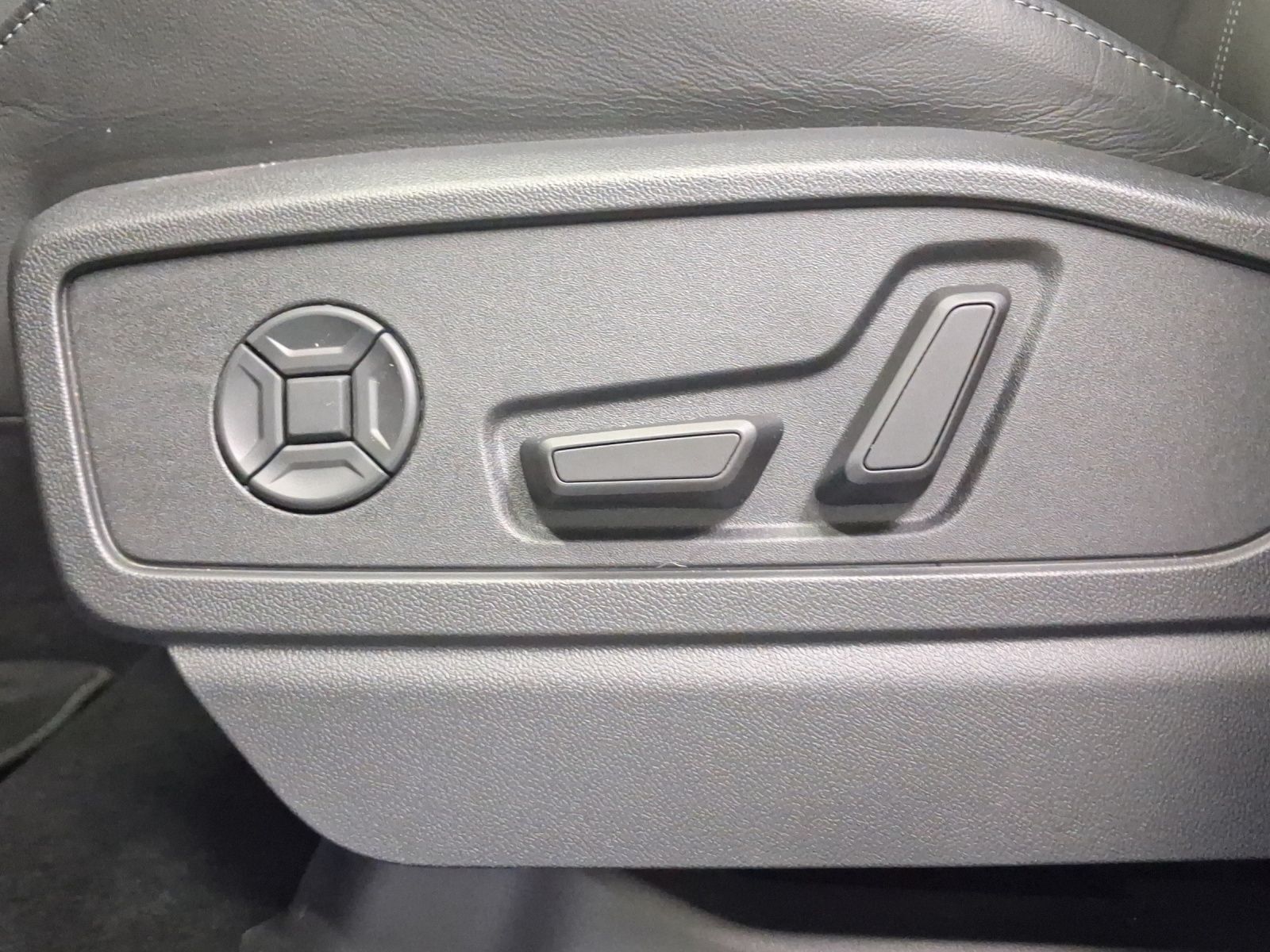 Audi Q5 TFSI Q S LINE LM21 PANO LEDER AHK