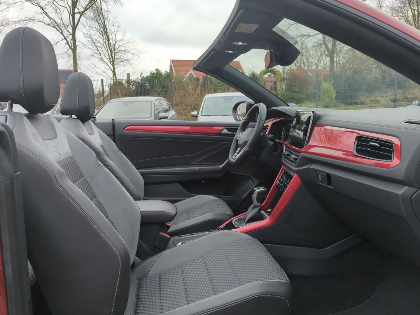 Volkswagen T-Roc R-Line 1.5 TSI DSG - Samsaru's Car Outlet