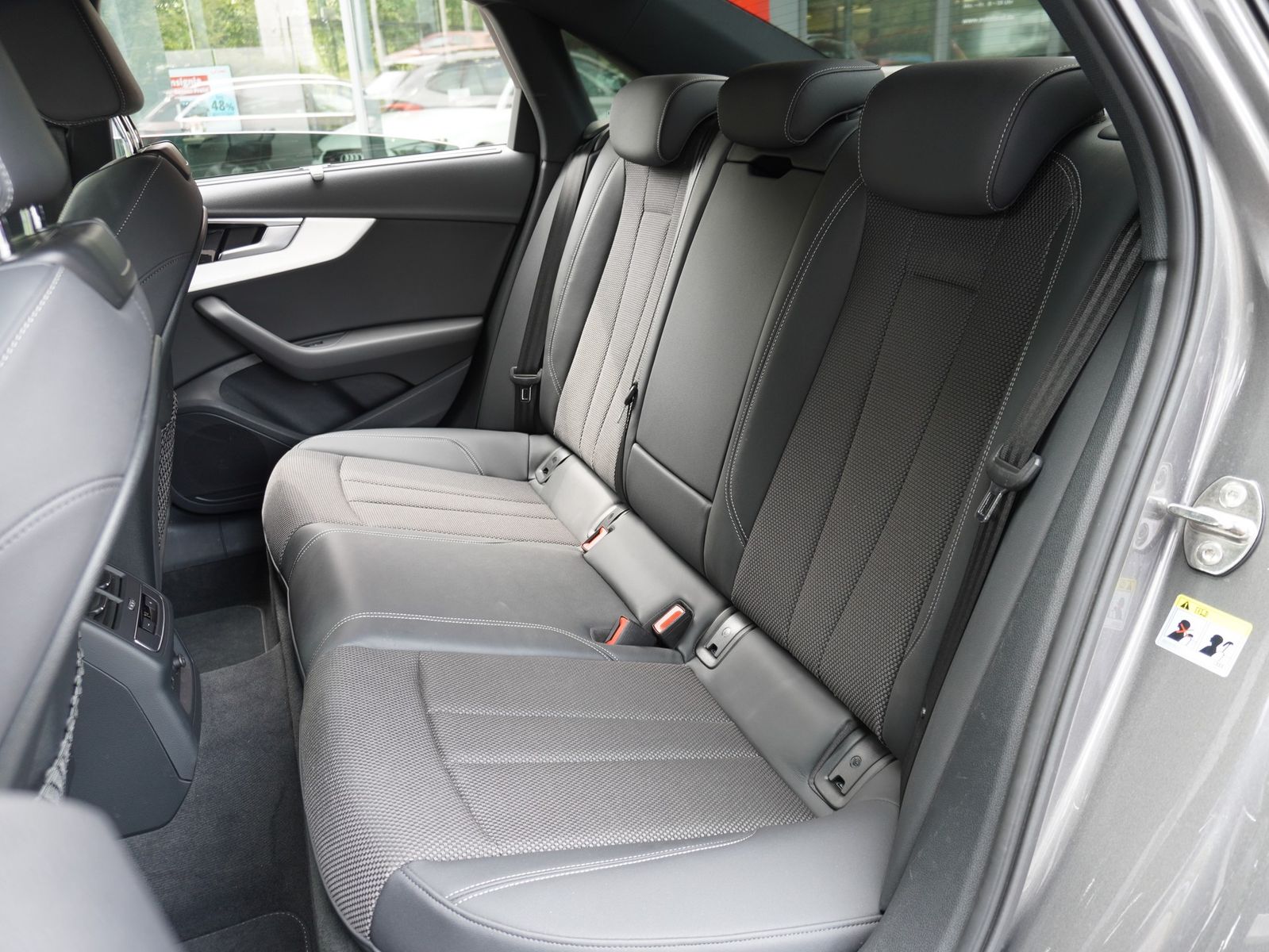Audi A4 2.0 TDI 35 S-Line - Samsaru's Car Outlet