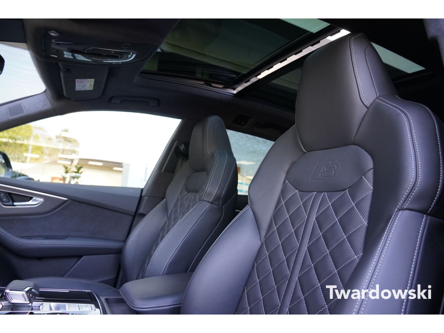 Audi Q8 S line Pano HUD Matrix 23'' B&O AHK 360°