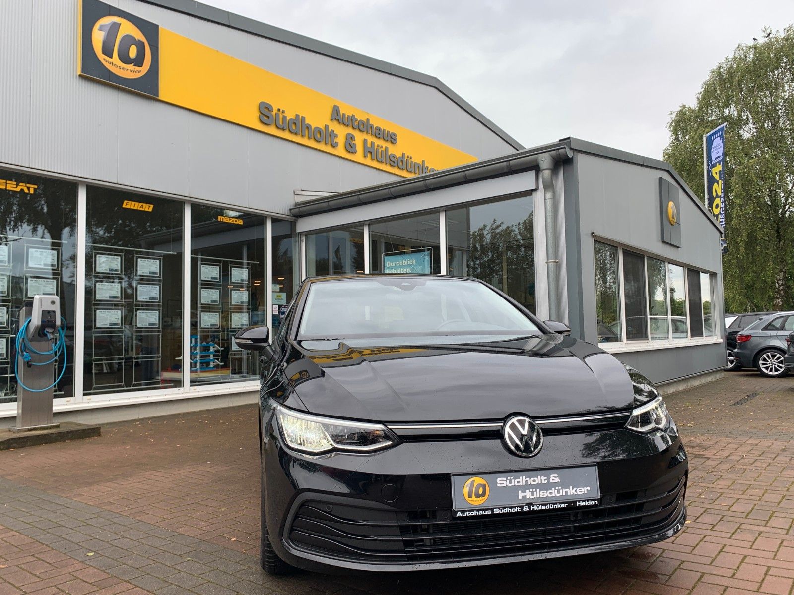 Volkswagen Golf - Samsaru's Car Outlet