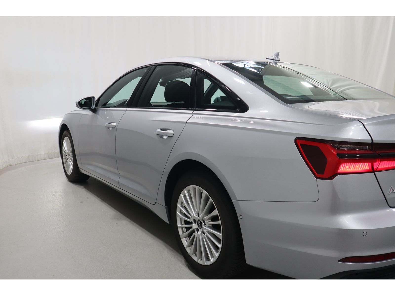 Audi A6 Limo 45 TFSI quattro design - Samsaru's Car Outlet