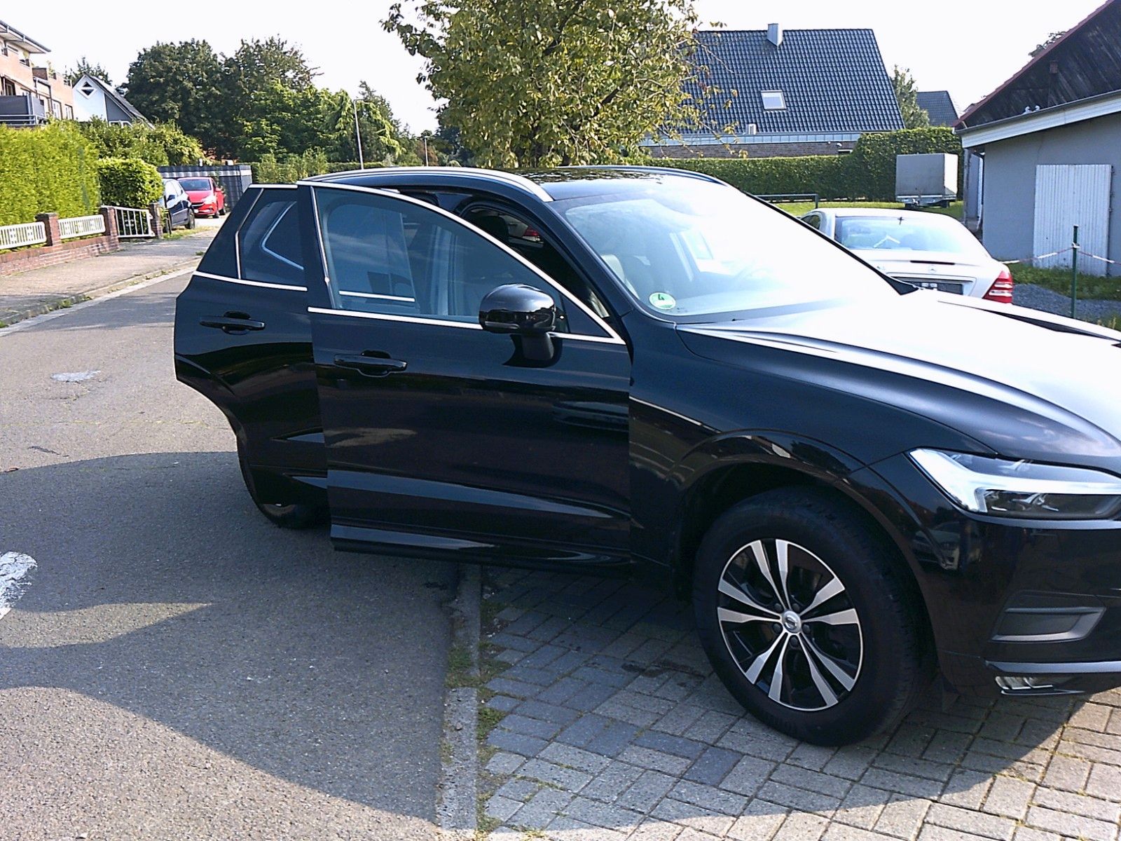 Volvo XC60 Momentum Pro 2WD - Samsaru's Car Outlet