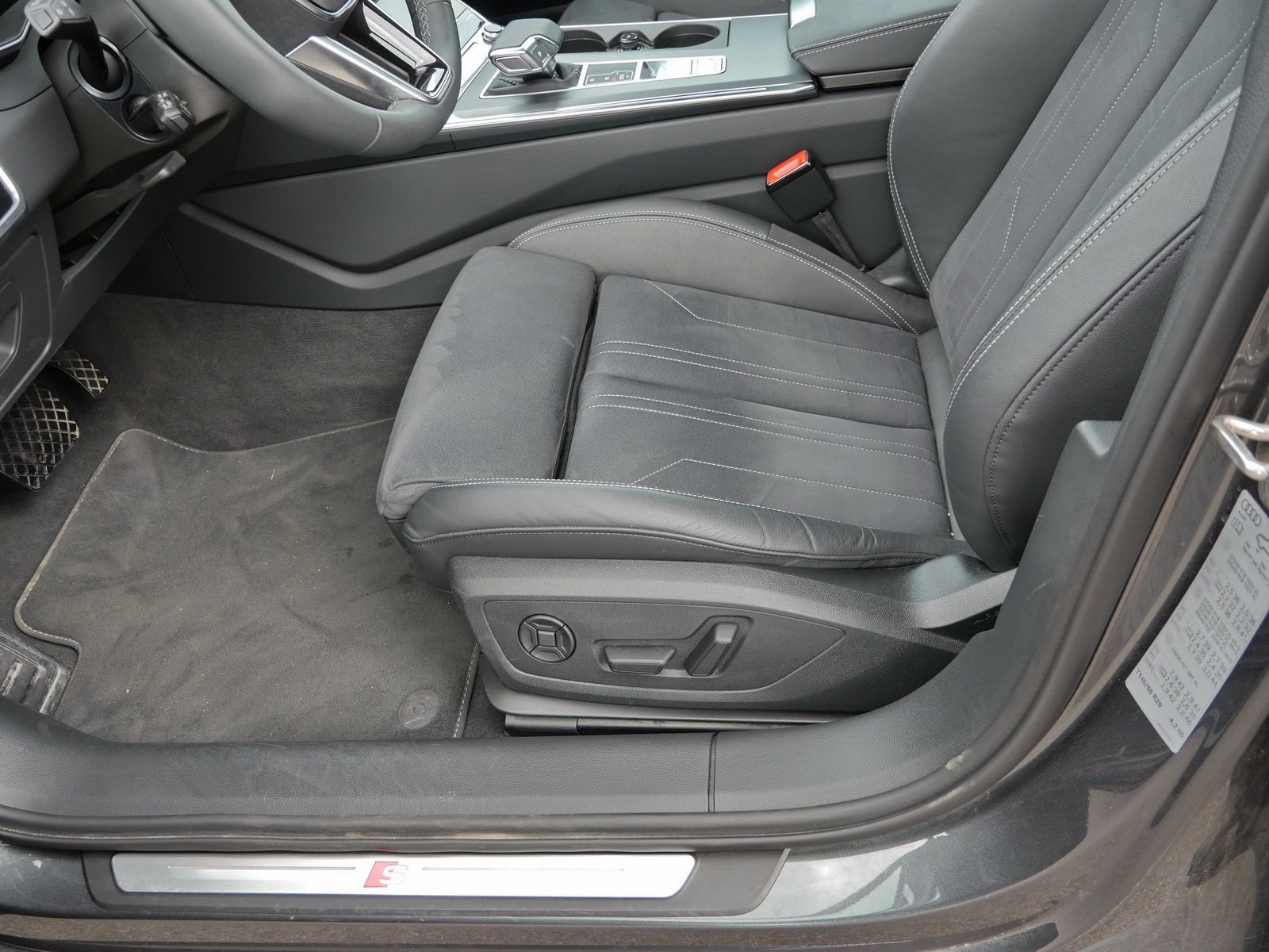 Audi A6 Limousine 55 TFSI S line - Samsaru's Car Outlet