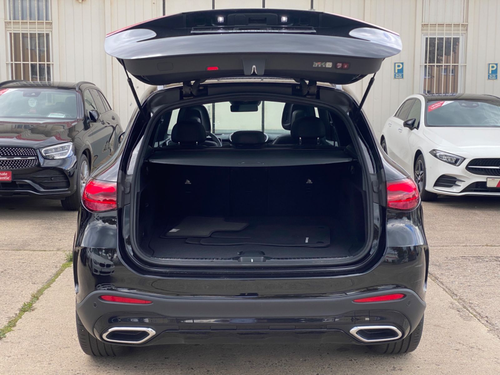 Mercedes-Benz GLC200 AMG 4M_Pano_HuD_Memory_Keyless_Distro_360