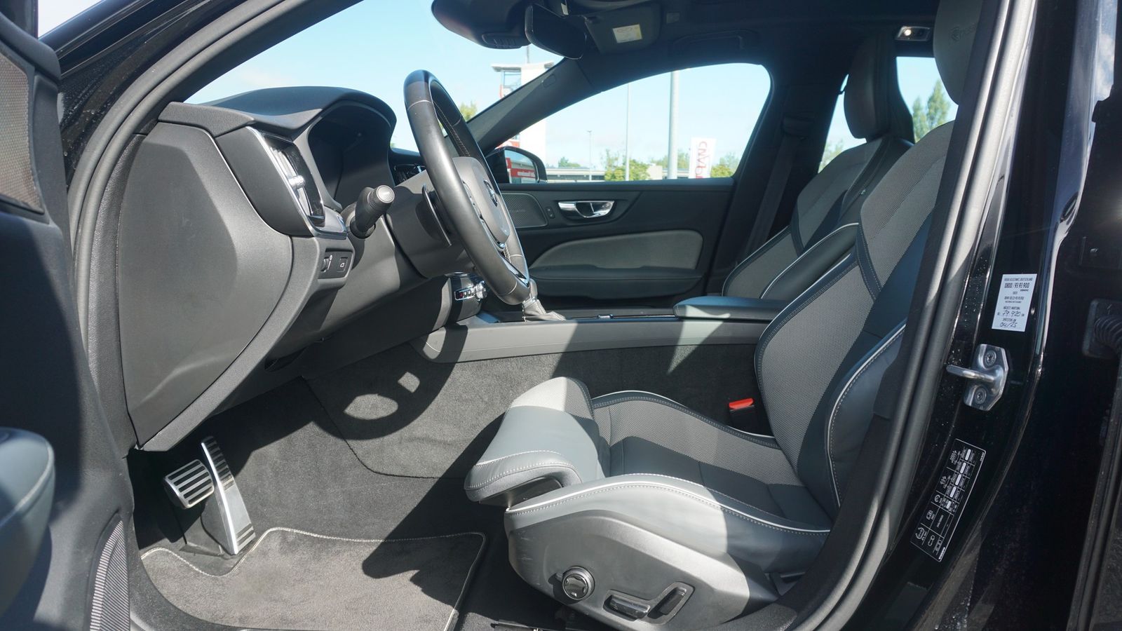 Volvo S60 2.0 R Design LED Navi HarmanKardon Panorama