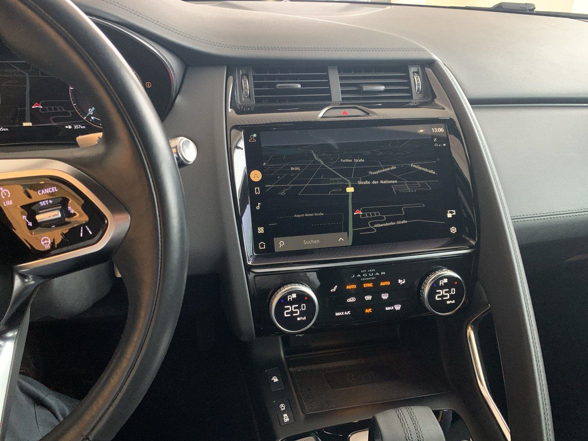 Jaguar E-PACE D165 AWD SE PIXEL-LED+PANO+20"LMF+ACC+SHZ