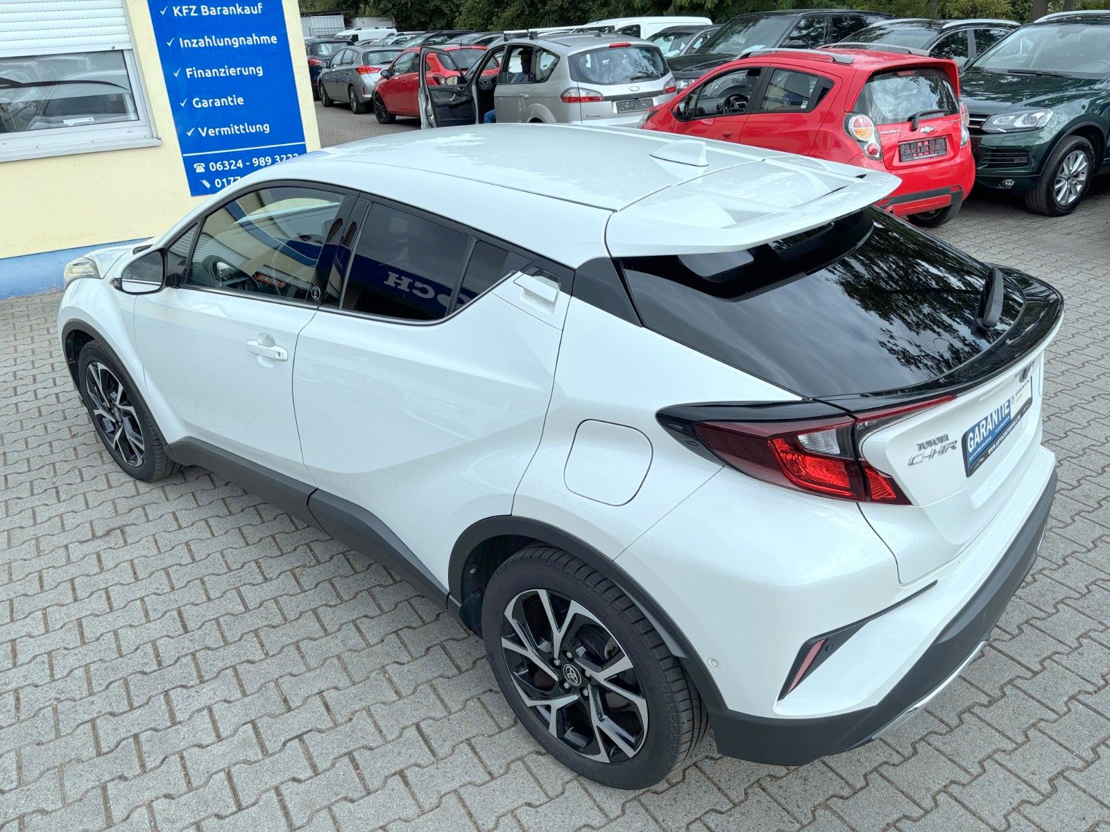 Toyota C-HR Hybrid - Samsaru's Car Outlet