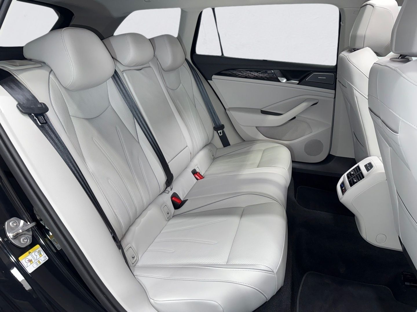 Volkswagen Passat Variant 1.5 eTSI eHybrid ELEGANCE MATRIX