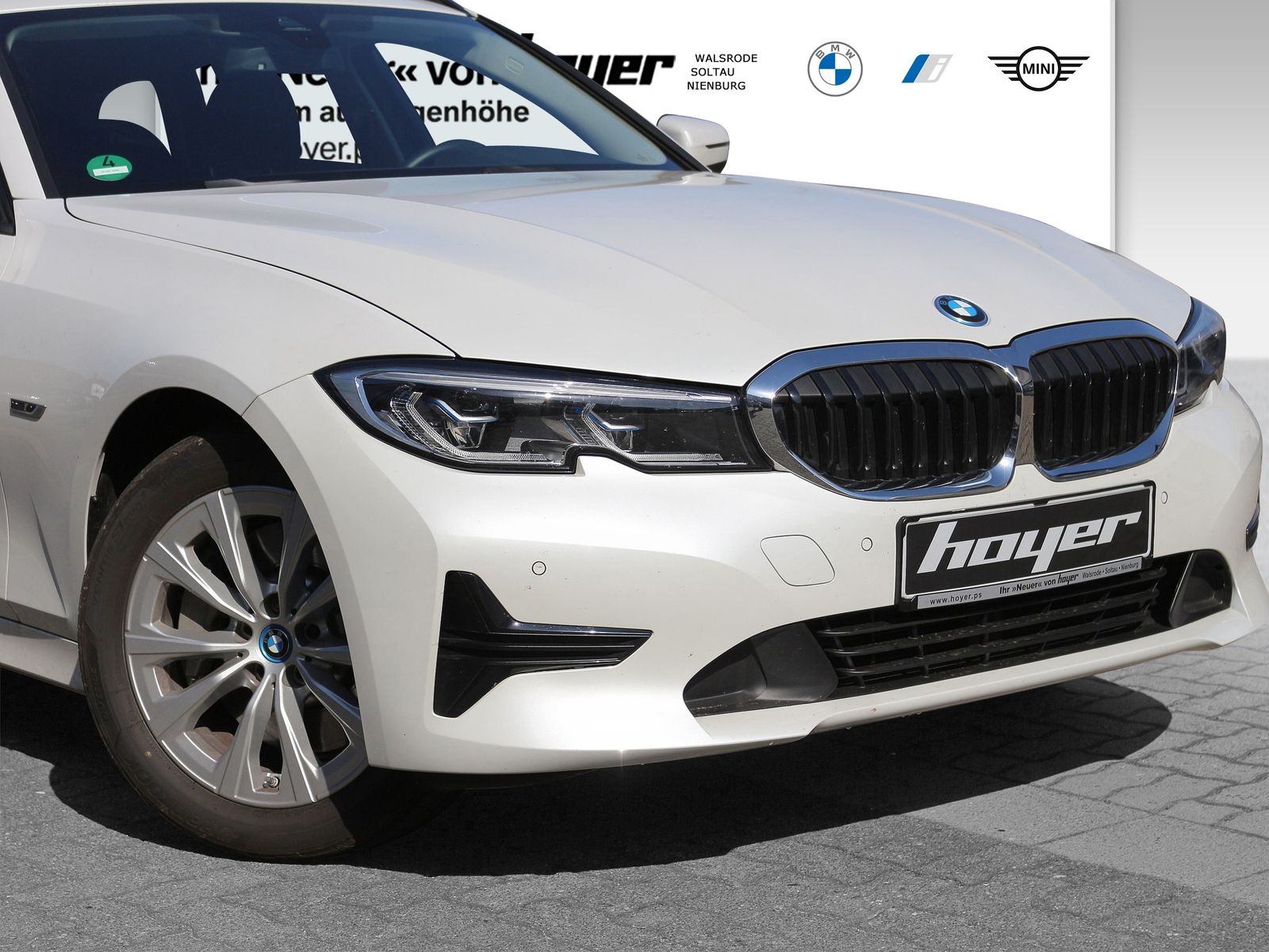 BMW 330e Touring Advantage - Samsaru's Car Outlet