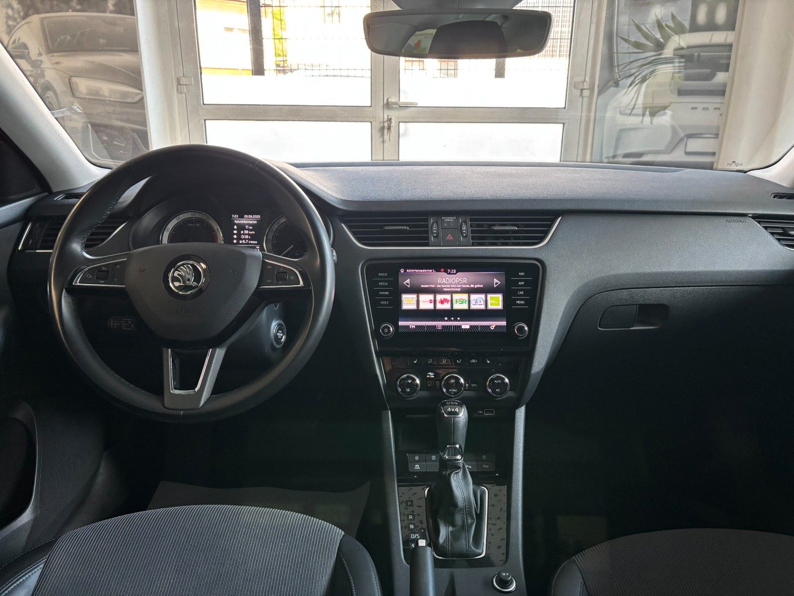 Skoda Octavia Combi Style 4x4 - Samsaru's Car Outlet