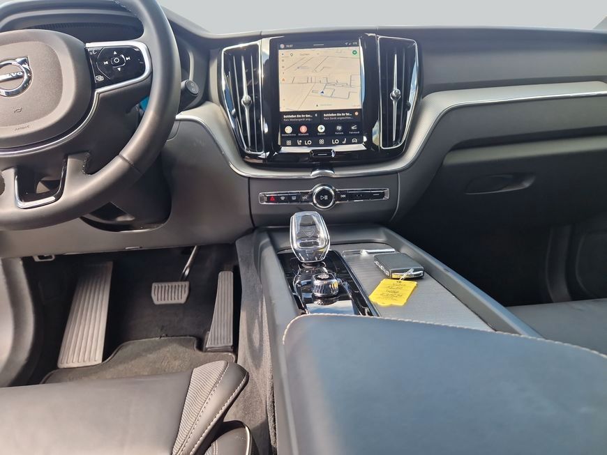 Volvo XC60 B4 D AWD Plus Dark,Pano, LM 21'',360° Surro