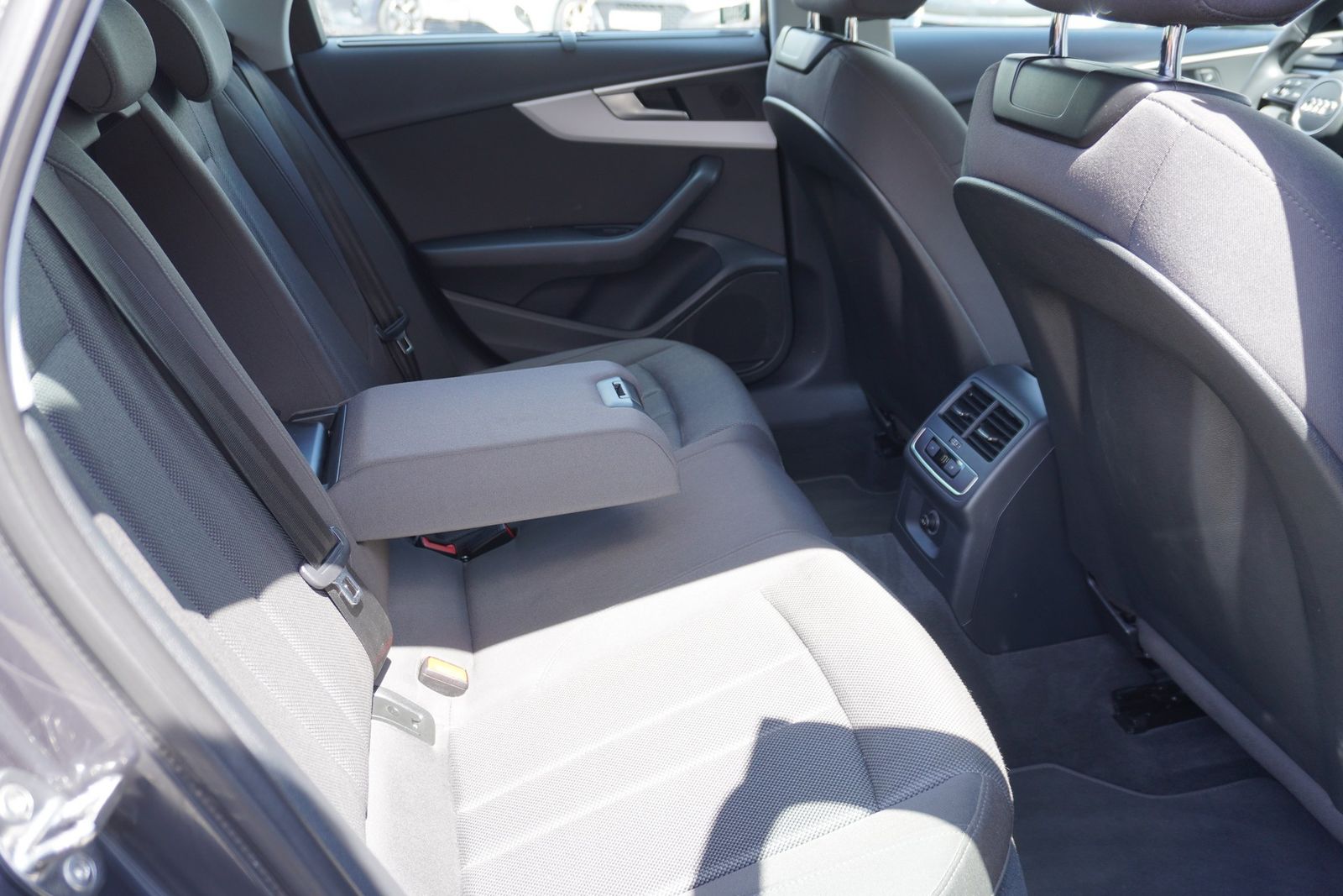 Audi A4 Avant 35 TDI S-Tronic - Samsaru's Car Outlet