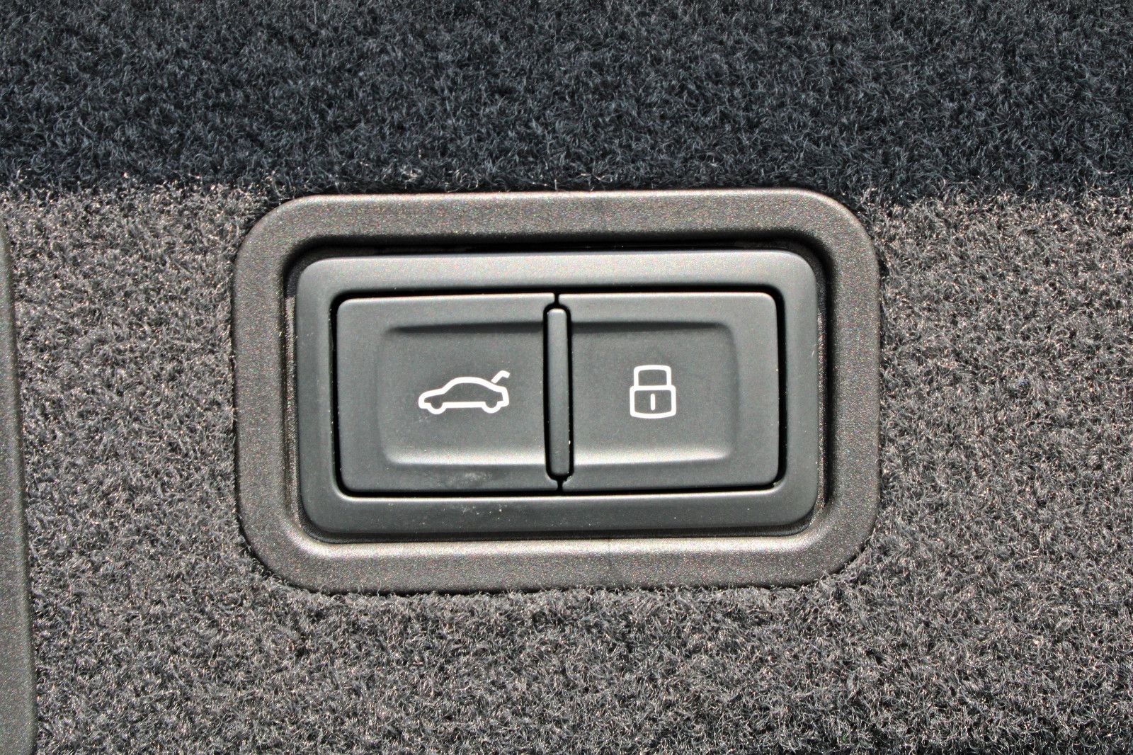 Audi A8 Lang 50TDI S LINE BLACK - Samsaru's Car Outlet