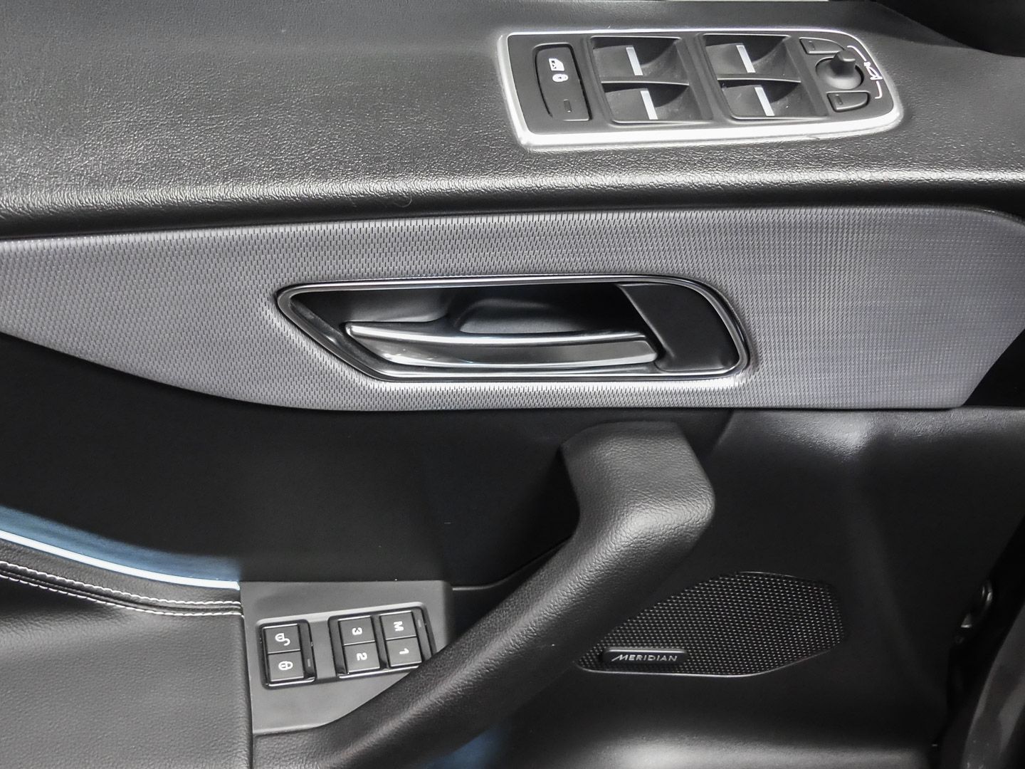 Jaguar F-Pace R-Sport AWD 25d EU6d-T Allrad HUD StandHZ