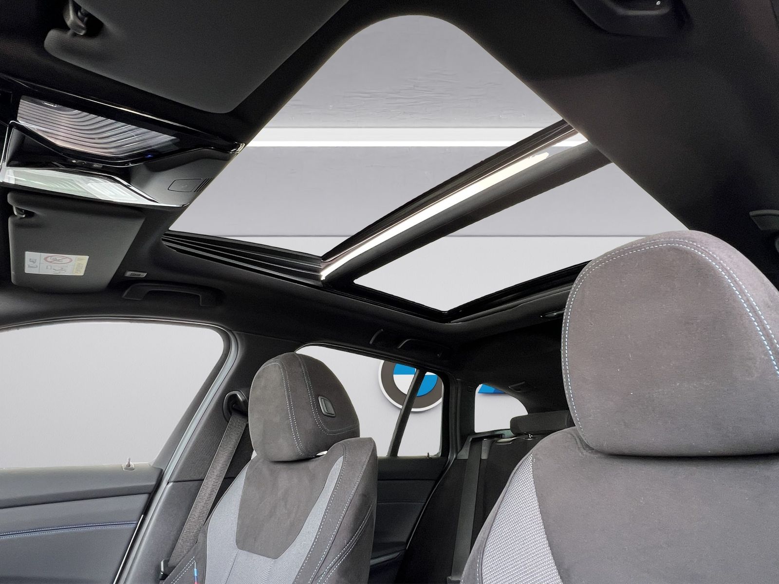 BMW 320i Touring M-Sport adapLED ACC 360° Pano AHK