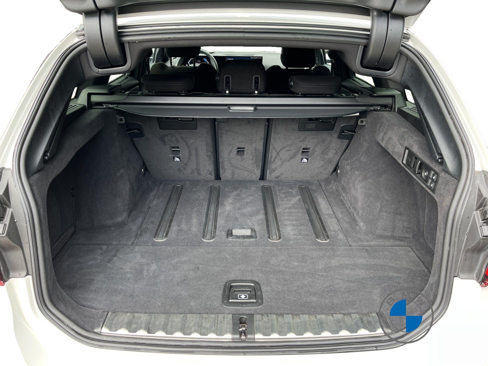 BMW 320d xDrive Touring M Sport AHK Pano LED