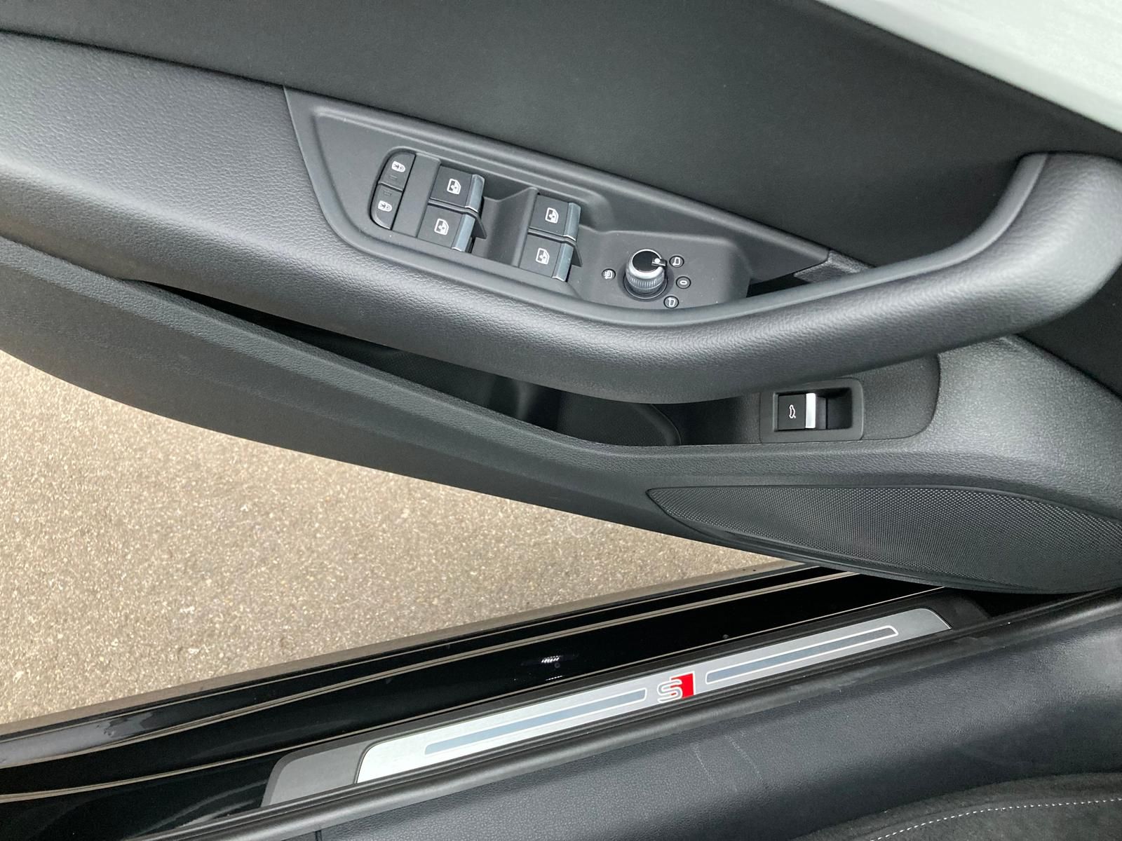 Audi A4 Avant 40 TDI quattro S line - Samsaru's Car Outlet