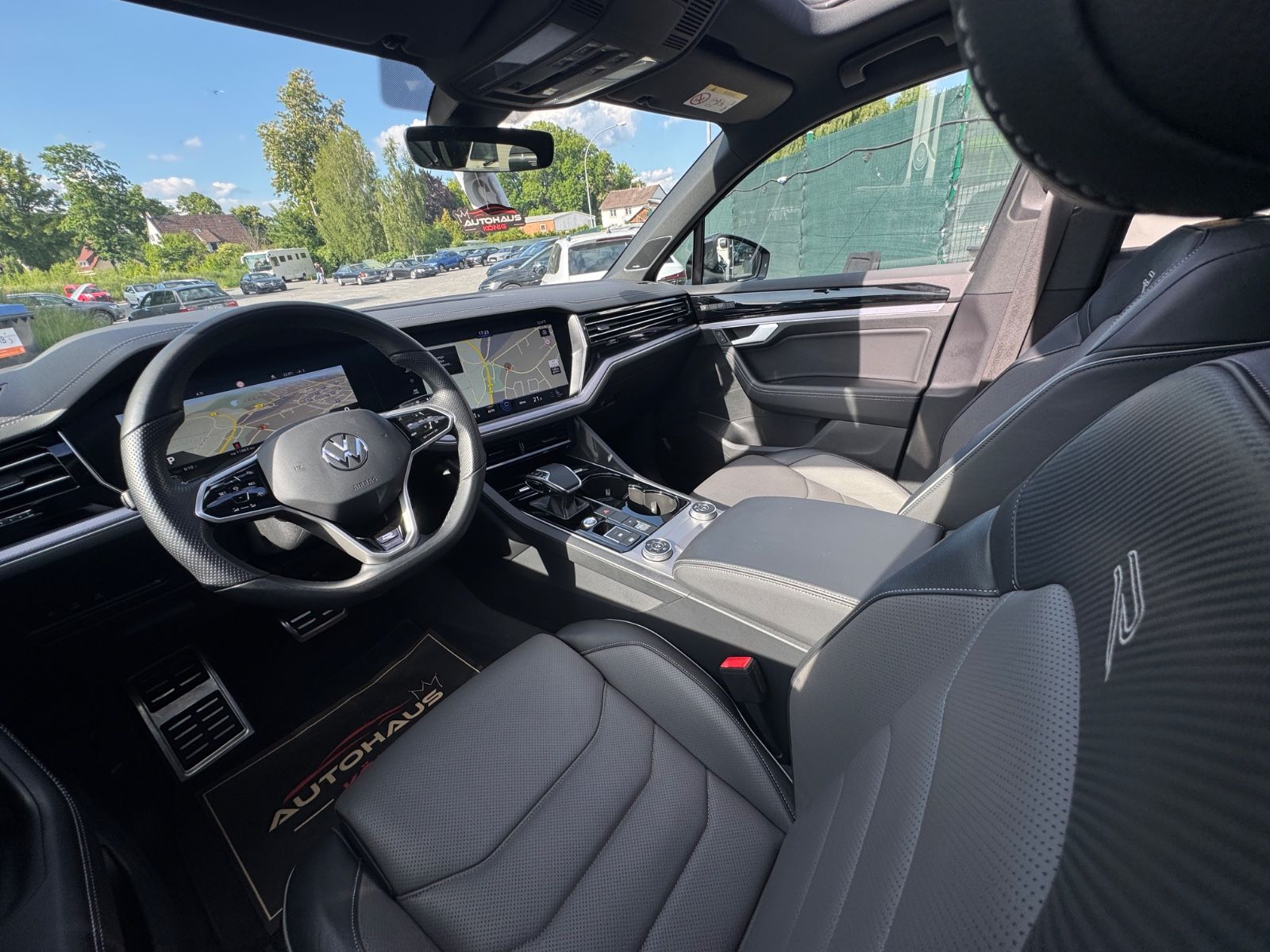 Volkswagen Touareg R-Line 4M Black - Samsaru's Car Outlet