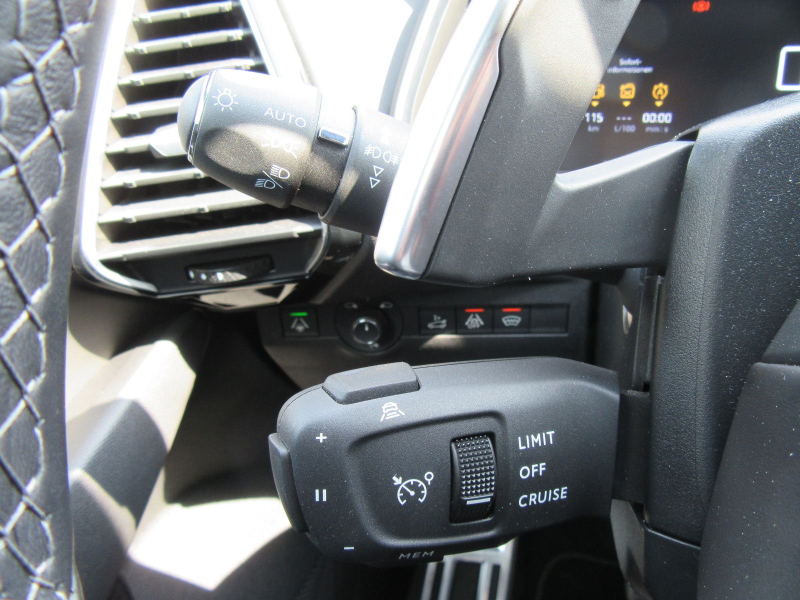 DS Automobiles DS7 Crossback SoChic PT 225 EAT8*Pano-Dach*Sitzh