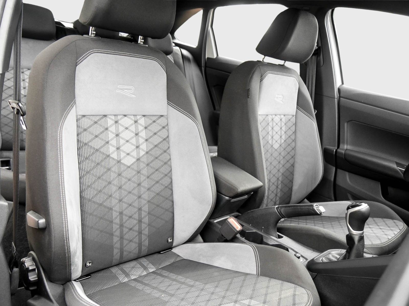 Volkswagen Taigo R-Line D - Samsaru's Car Outlet